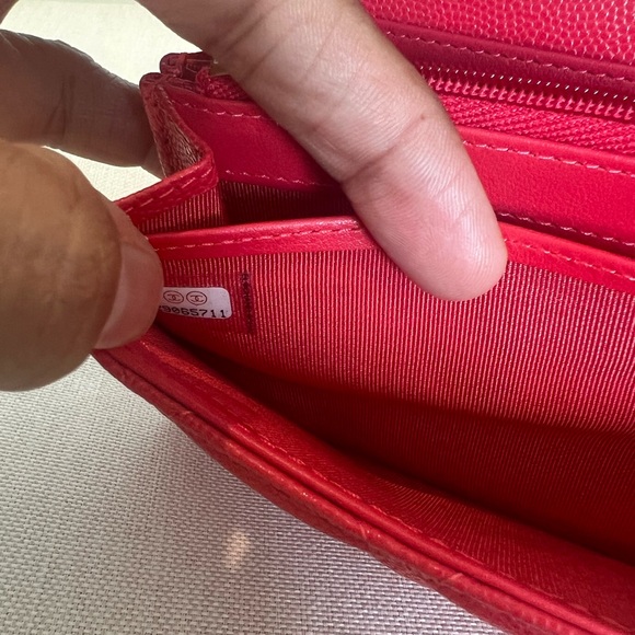 🛑 S O L D 🛑 Chanel Quilted Large Gusset Flap Wallet in Caviar Red (GIFTABLE) - Picture 7 of 9